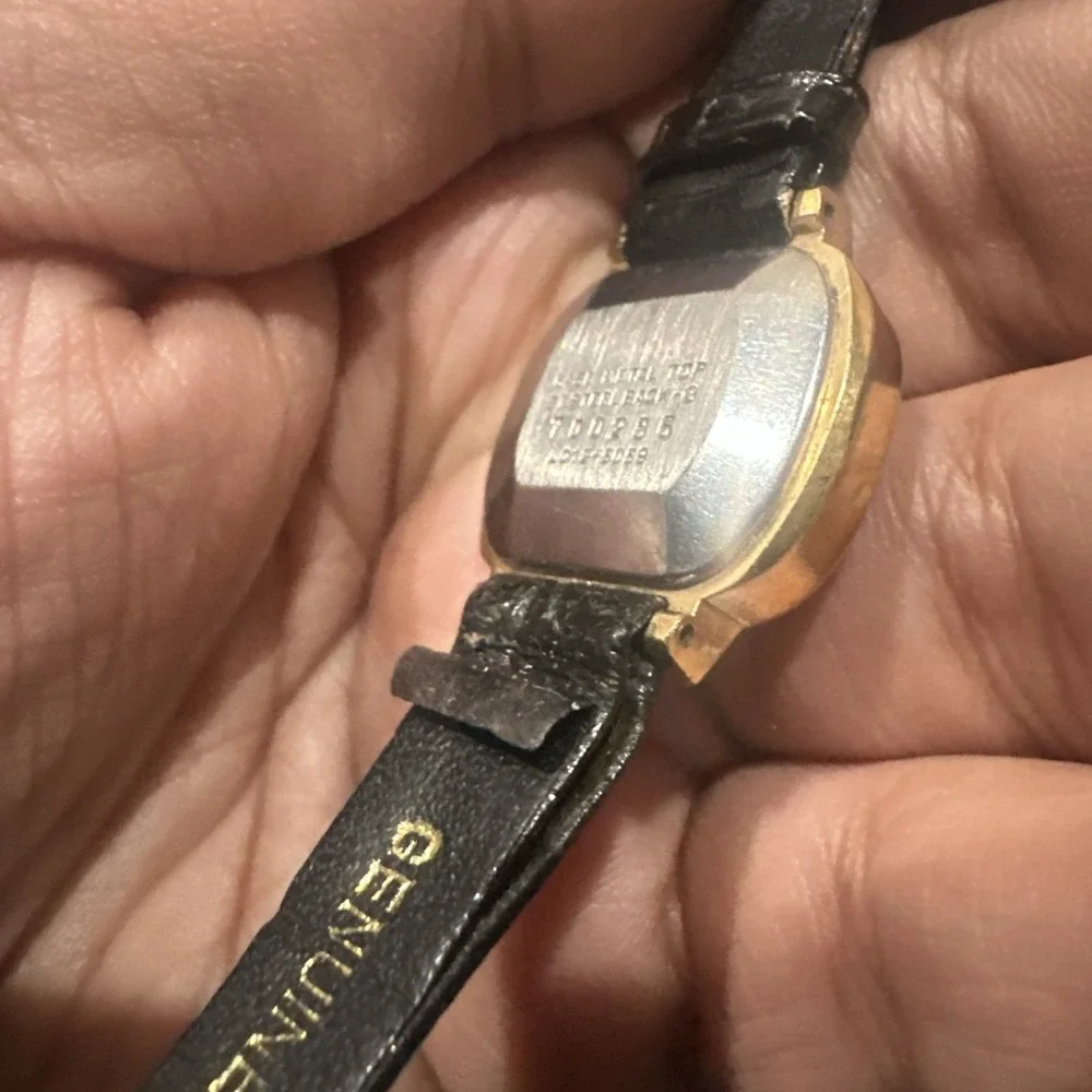 SEIKO Quartz LC Japan 7D0286 L012 5059 Gold Black Leather 23mm Vtg Watch Repair‎